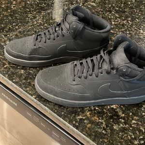 Nike high top court vision size 9 mens